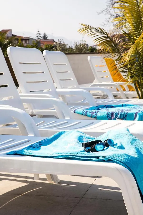 Lägenhetshotell Villa Concettina Capo dʼOrlando Italien