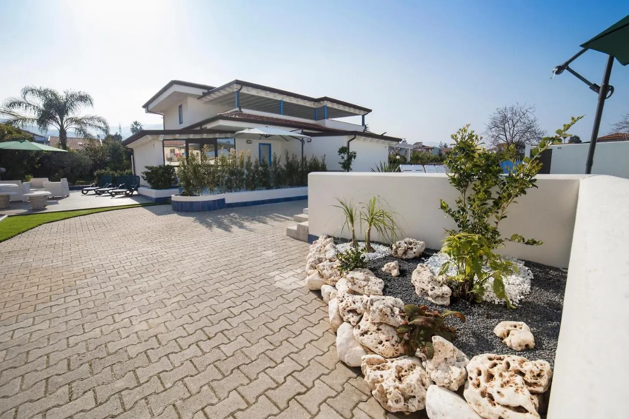 Aparthotel Villa Concettina Capo dʼOrlando